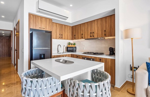 Las Glorias Apartamento | Oceanfront 1BR with Balcony & Pool