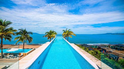 Las Glorias Apartamento | Oceanfront 1BR with Balcony - Sea View & Pools