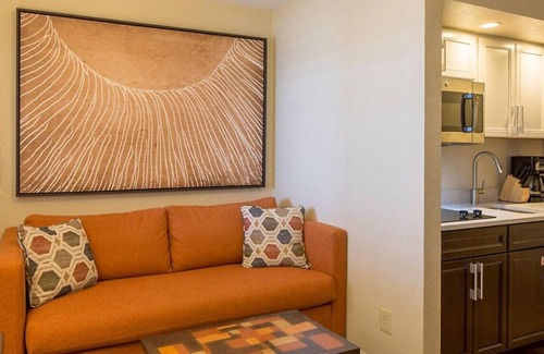 Volusia County Complejo | OCEANFRONT 1 BDRM CONDO ON ORMOND BEACH, 10 miles from Daytona