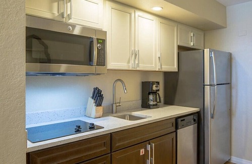 Volusia County Complejo | OCEANFRONT 1 BDRM CONDO ON ORMOND BEACH, 10 miles from Daytona