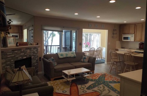 Aptos Condominio | Oceanfront 2-bedroom condo in delightful Capitola