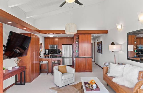 Monterey Condominio | Oceanfront 2 bedroom Luxury Paradise! Ocean Harbor House. Steps to the beach!