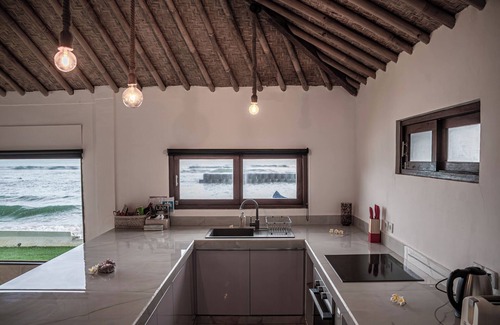 Candi Dasa Villa | Absolute Oceanfront 2 Bedroom Villa