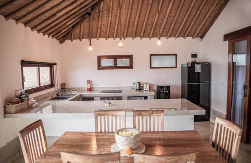 Candi Dasa Villa | Absolute Oceanfront 2 Bedroom Villa
