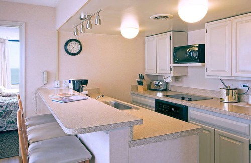 Virginia Beach Condominio | Oceanfront 2BR Penthouse w/ Balcony Views