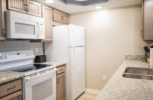 Port Canaveral Complejo | Oceanfront 2BR Villa at Cape Canaveral Beach Resort – Space & Sun