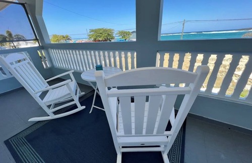 Puerto Nuevo Apartamento | Oceanfront 3/1 Steps from the beach!