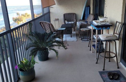 Satellite Beach Condominio | Oceanfront 3-bedroom condo in heart of Satellite Beach