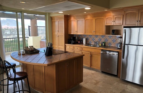 Los Cabos Complejo | Oceanfront 3-bedroom penthouse in Cabo San Lucas! Amazing views and amenities!