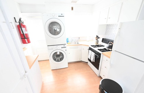 Bradley Beach Casa | FRENTE AL MAR 3 dormitorios Jersey Shore Beach House! Pasos a la playa!