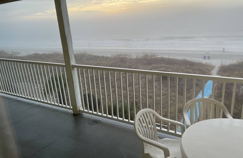 Atlantic Beach Condominio | Oceanfront, 3 bdrms for Memorial Day Week!!