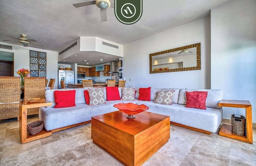 La Puntilla Apartamento | Oceanfront 3BR Condo with Beach Club - Pool