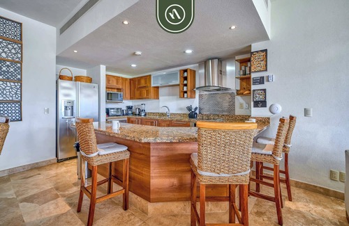 La Puntilla Apartamento | Oceanfront 3BR Condo with Beach Club - Pool