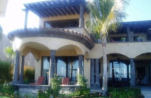 Paraíso Escondido Casa | Lujoso 4 dormitorios frente al mar w / piscina; 1 al 15 de junio de 2019