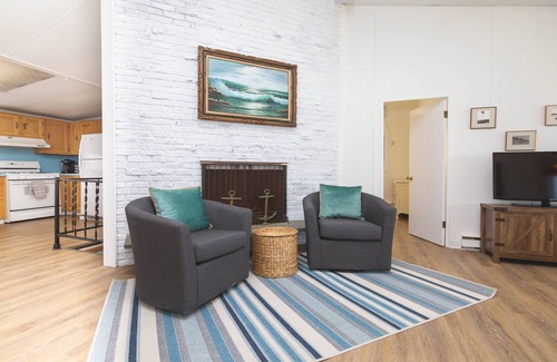 Rockport Casa | Oceanfront 4 BR/2 Bath Long Beach Vacation Home - Grill, Outdoor shower, AC