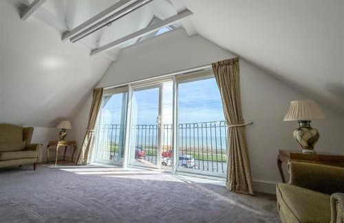 Holland-On-Sea Casa | Oceanfront 4BR Beach Retreat
