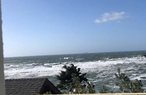 Moss Beach Casa | Oceanfront 5-bedroom vacation home just 25 minutes from San Francisco Bay