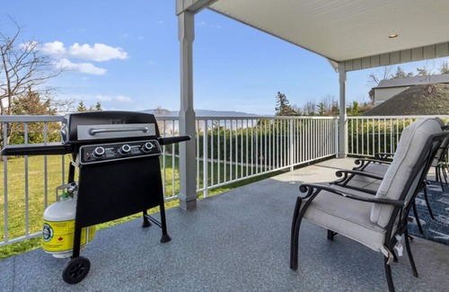 Crofton Casa | Oceanfront acreage with kitchen, bathroom, bedroom, laundry, Swim Spa & Jacuzzi