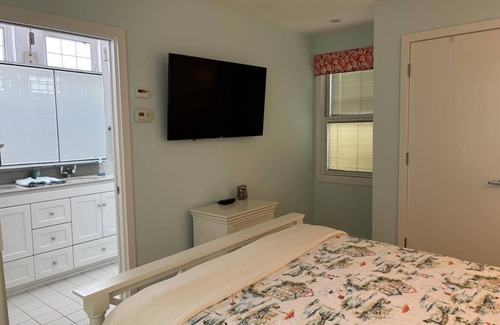 Ship Bottom Cabaña | OCEANFRONT Adorable Cottage! Perfect For a Couple or Small Family of 4!