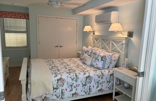 Ship Bottom Cabaña | OCEANFRONT Adorable Cottage! Perfect For a Couple or Small Family of 4!