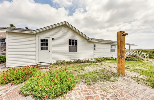 Fernandina Beach Cabaña | Oceanfront Amelia Island Cottage: Deck & Boardwalk