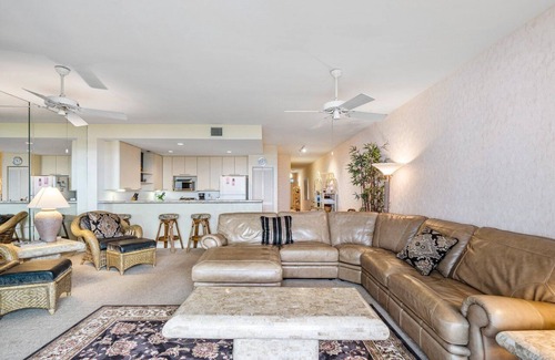 Florida North Atlantic Coast Condominio | Oceanfront and inlet views! Minimum rental period of 60 days.