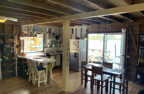 Bocas del Toro Casa | Oceanfront Convenient Location