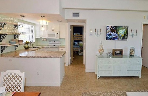 Central Beach Condominio | Frente al mar y al paraíso con vista al mar! Retiro de dos dormitorios / dos baños.