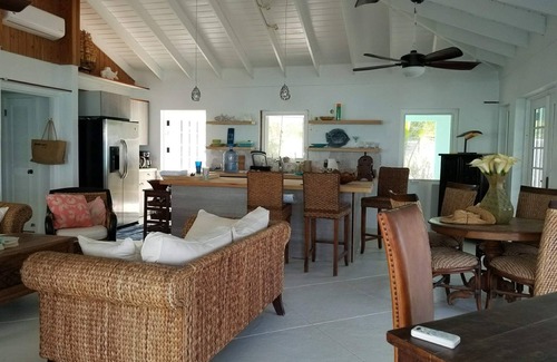 Andros Town Casa | Oceanfront- Andros Retreat -Fresh Creek-4BR