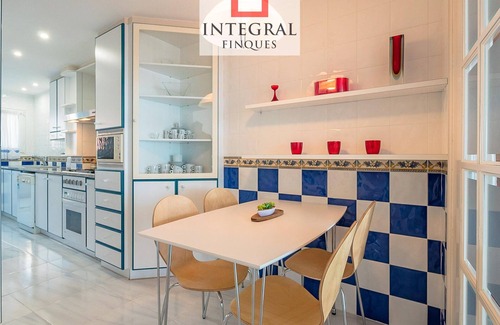 Palamos Apartamento | Apartamento frente al mar con vistas panorámicas, 4 habitaciones, 3 baños y parking, Palamós