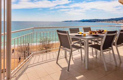 Palamos Apartamento | Apartamento frente al mar con vistas panorámicas, 4 habitaciones, 3 baños y parking, Palamós
