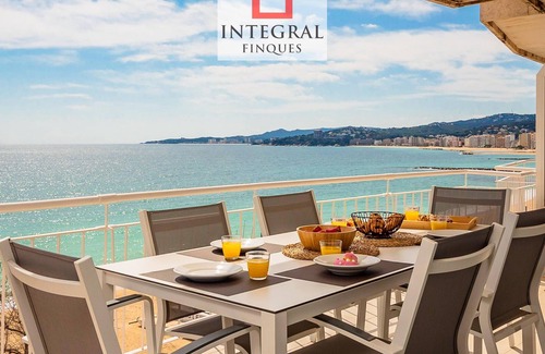 Palamos Apartamento | Apartamento frente al mar con vistas panorámicas, 4 habitaciones, 3 baños y parking, Palamós