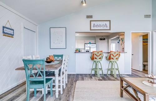 Bermuda Beach Casa | Casa de playa amigable para perros con vista a la playa y hermosa decoración.