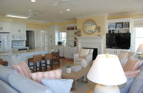 Litchfield by the Sea Casa | Whitlee Beach House: 5 BR / 5. 5 BA casa en Pawleys Island, capacidad para 10