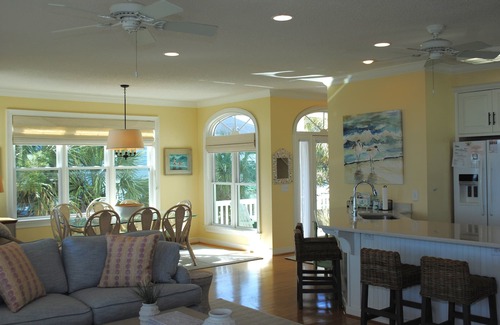Litchfield by the Sea Casa | Whitlee Beach House: 5 BR / 5. 5 BA casa en Pawleys Island, capacidad para 10