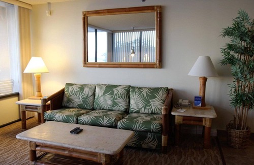 Kahana Hotel | Oceanfront/Beachfront 1200 sq ft 1 bed-2 bath condo