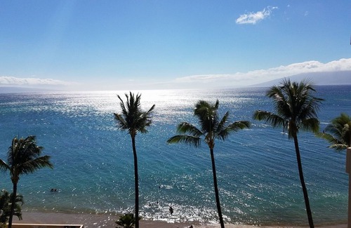 Kahana Hotel | Oceanfront/Beachfront 1200 sq ft 1 bed-2 bath condo