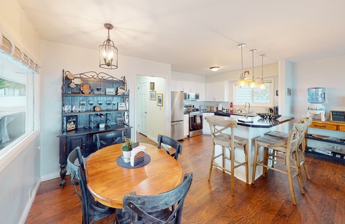 Port Angeles East Casa | Oceanfront, bluff-top home with Ediz Hook view, prime location, fireplace