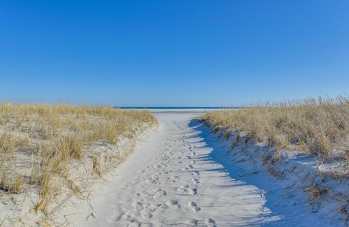 Southend Apartamento | Oceanfront Brigantine Condo with Community Pool!