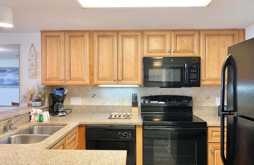 Briarcliffe Acres Condominio | Oceanfront Condo with King Bed & Amenities!