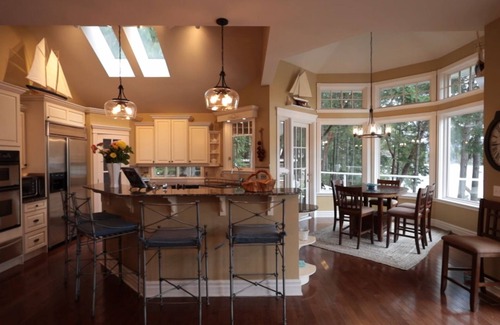 Ganges Casa | Oceanfront Estate on Salt Spring Island. Private dock, quiet bay, close to town.