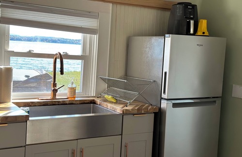 Lamoine Beach Cabina | Oceanfront cabin with private beach and hot tub