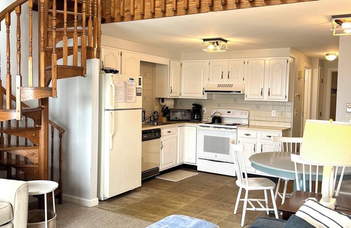 Ocean Park Condominio | Oceanfront Condo – Walk to Pier & beach out your front door!