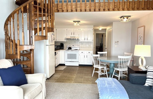 Ocean Park Condominio | Oceanfront Condo – Walk to Pier & beach out your front door!