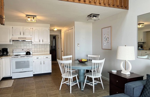 Ocean Park Condominio | Oceanfront Condo – Walk to Pier & beach out your front door!