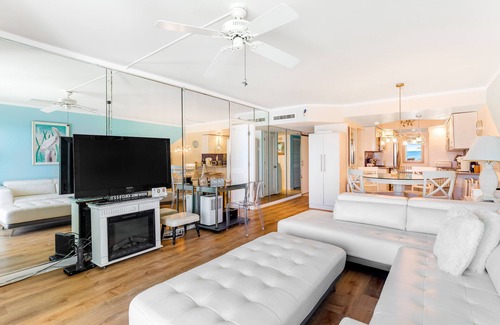 Key Colony Beach Condominio | Oceanfront condo with stunning view, pool, beach access & tennis courts