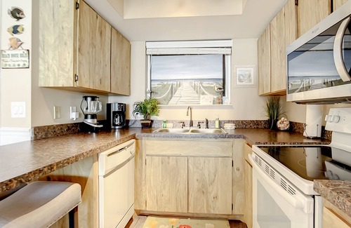 New Smyrna Beach Condominio | Oceanfront Condo with Pool, BBQ & Steps from Flagler Ave