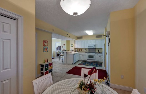 Thomas Drive Condominio | Oceanfront Condo with Spacious Balcony - Unit 0306 by RedAwning