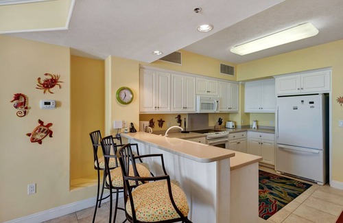 Thomas Drive Condominio | Oceanfront Condo with Spacious Balcony - Unit 0306 by RedAwning