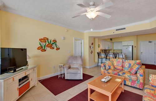 Thomas Drive Condominio | Oceanfront Condo with Spacious Balcony - Unit 0306 by RedAwning